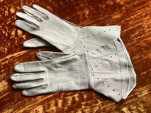 LEATHER LADIES GLOVES 1940s / 1950s PALE PINK FREE POSTAGE VINTAGE - Picture 1 of 6