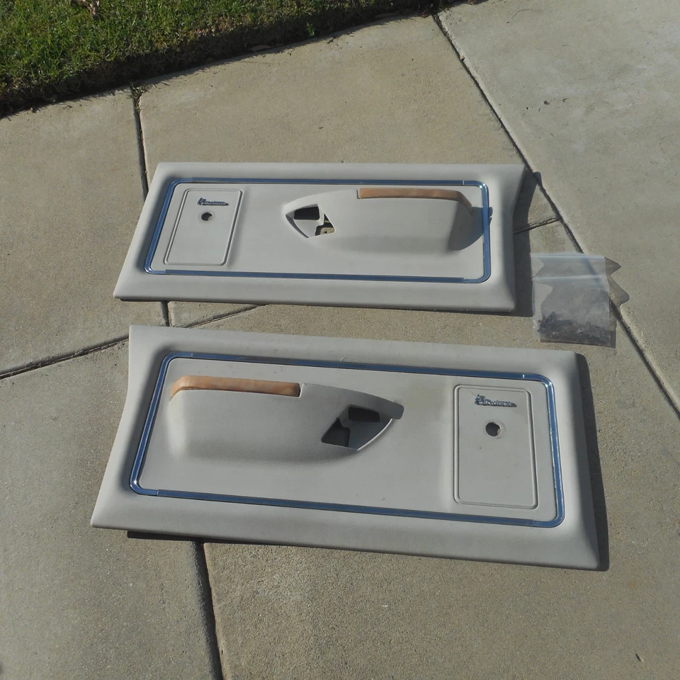 Dodge Adventurer W150 D100 D200 1972-1974 camioneta Ramcharger paneles de puerta con molduras Foto 1 de 4