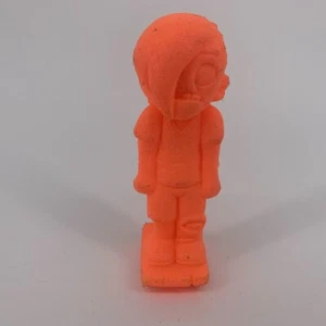 Figura de patineta naranja suave - Imagen 1 de 6