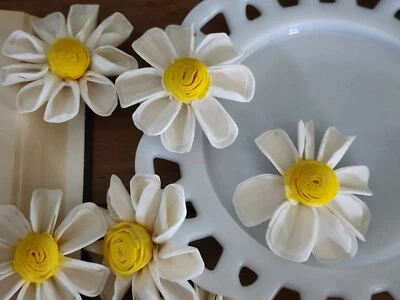 Flores de madera, margarita central amarilla (juego de 12) Foto 1 de 4