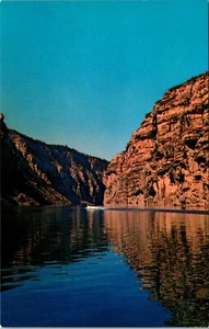 Boating on Flaming Gorge Reservoir Wyoming Utah Postcard - Picture 1 of 2