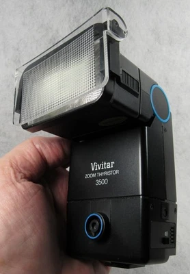 Vivitar Zoom Thyristor 3500 Shoe Mount Flash for Film SLR Cameras UNTESTED - Image 1 of 4