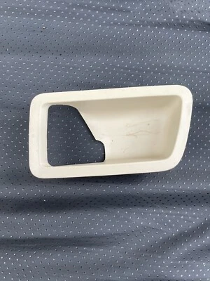 2013 LEXUS RX350 REAR LEFT SEAT TAN HANDLE INSERT TRIM 72598-0E010 359. A1 - Image 1 of 3
