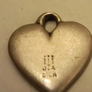 James Avery Sterling Silver 925 Smooth Engrave Heart Classic Charm- Tiny 40% Off - Picture 1 of 5