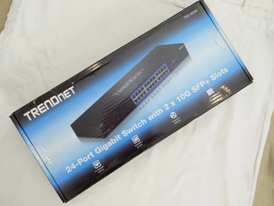 NEW TRENDnet TEG-30262  A - 24-port Gigabit Switch with 2x 10G SFP+Slots V1.1R - Image 1 of 4