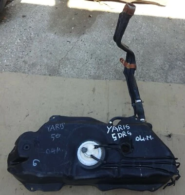 TOYOTA YARIS SCP12L 5 PUERTAS MODELO 2003 05 MOTOR ELÉCTRICO 2SZ TANQUE DE COMBUSTIBLE PLÁSTICO 77100-0D010  Foto 1 de 4