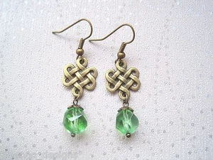 CELTIC KNOT GREEN AB GLASS BEAD DROP Antique Gold Earrings VINTAGE STYLE Bronze - Picture 1 of 2