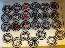 Lot of 25 Katch NHL Officially Licensed Irwin Black (1996-1997) Medallions/Discs