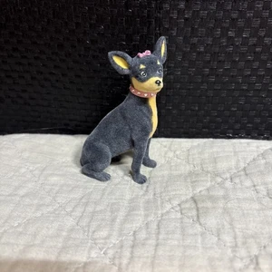 American Girl Julie Pet Dog Chihuahua Sentado Flocado Rosa Cuello Tachonado 2007 - Imagen 1 de 5