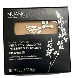 Nuance Salma Hayek Velvety Smooth Pressed Powder Light\Medium #520 - Picture 1 of 3