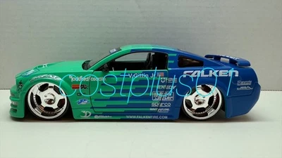 JADA OPTION D FALKEN 2006 FORD MUSTANG GT 1:24 DRIFT  - Imagem 1 de 4