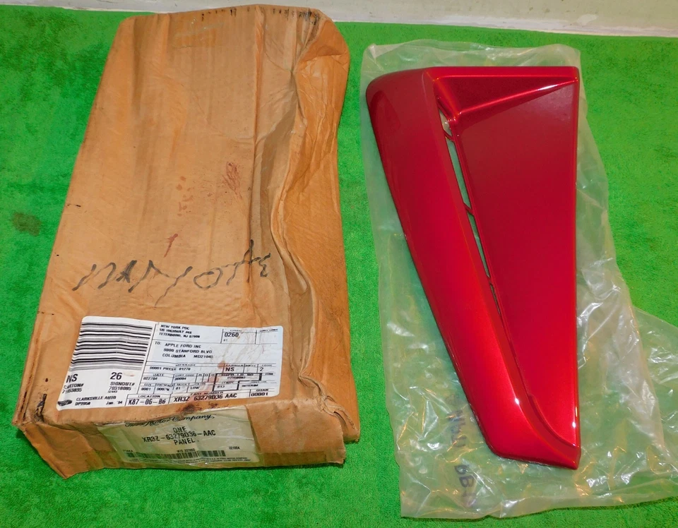 1999-04 Ford Mustang Coupe Conversível NOS RH QUARTO PAINEL COLHER LATERAL Red Fire - Imagem 1 de 4