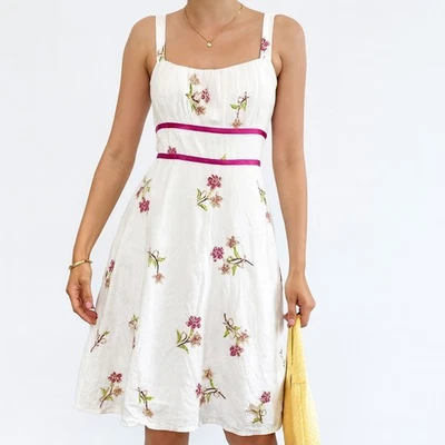 Vestido Shes The One Blanco Floral Bordado Cottagecore Boda Invitada Fiesta XS/S Foto 1 de 4