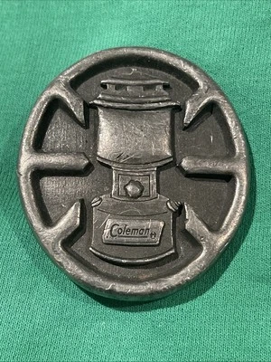 Vintage Edición Limitada Coleman Linterna Cinturón Hebilla MPA 1976 Lámpara Gas Mantel Foto 1 de 4
