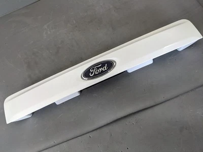 Manija de puerta levadiza puerta trasera Ford Windstar 99-03 con moldura de emblema WT Foto 1 de 4