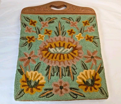 Bolso de Mano Para Mujer Vintage MCM Crewel Bordado Diseño Floral Tallado Madera Mango  Foto 1 de 4