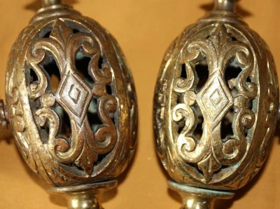 PAIRE D'OEUFS AJOURÉS EN BRONZE DORÉ ,FINITIONS DE RAMPES D'ESCALIER - Photo 1/4