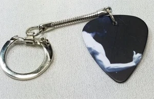 Bruce Lee Guitar Pick Keychain - Picture 1 of 1