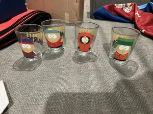 South Park Schnapsglas 4er Set! Cartman, Kenny, Kyle und Stan! L@@k! - Bild 1 von 7