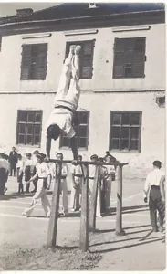 Postal fotográfica real RPPC RUMANIA ITALIA gimnasia BARRAS PARALELAS Atelierul ZALAU - Imagen 1 de 2