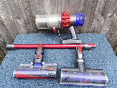 Genuine Dyson v10 Cyclone Total Clean Cordless Bagless Stick Vacuum Cleaner SV12 - Image 1 of 4