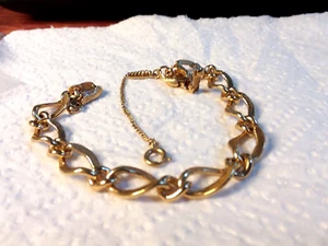 Vintage Jewelry: 7" Classic Monet Bracelet W/Safety Chain 02-01-2025 - Picture 1 of 13