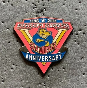 Mississippi Sea Wolves 5th Anniversary 1996-2000 ECHL Hockey Pin - Bild 1 von 2
