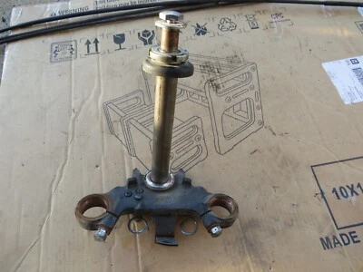 Abrazadera triple árbol inferior Suzuki GT 550 GT550 J Indy 1972 S-12 Foto 1 de 4