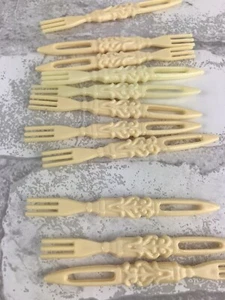 Vintage dekorative Elfenbein Kunststoff Vorspeise Zahnstocher 10er Set 3 1/2" - Bild 1 von 3