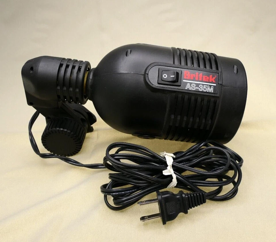 Britek AS-35M AC studio strobe w/umbrella holder - Image 1 of 4
