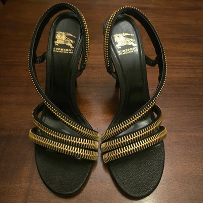 Burberry Correas/Tacones Cremallera Negro y Dorado, Talla 8 US (38 1/2) Foto 1 de 4