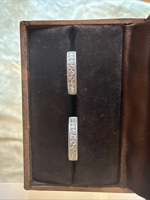 Brincos de ouro branco 18k com argola Huggie de diamante 1,0 quilates, 4,8 gramas - Imagem 1 de 4