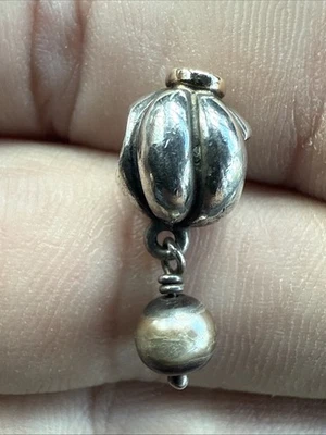 Berloque pendurado autêntico PANDORA prata esterlina 14K florido pérola preta APOSENTADO - Imagem 1 de 4