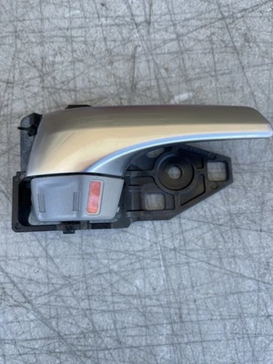 Toyota Sienna 2016 puerta delantera interior manija tapa cubierta lado derecho - plata OEM Foto 1 de 4