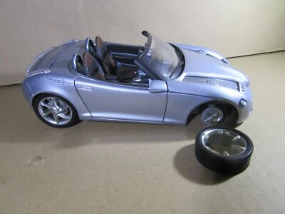 689U Gate B66962113 Mercedes SLA Vision Roadster 2000 Silver 1:18 Concept Car - Image 1 of 4