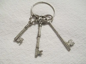 Set of Old Skeleton Keys - Picture 1 of 2