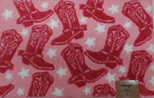 Alfombra de baño Wrangler botas de vaquero rosa y estrellas blancas 20x32 NUEVO - Imagen 1 de 3