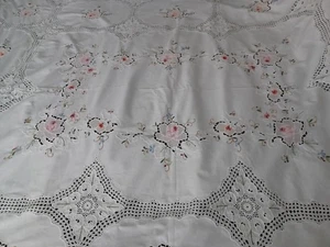 Handbestickte Rose Kreuzstich Häkeleinsatz Spitze Arbeit Tischdecke 65x78 Vintage - Bild 1 von 6