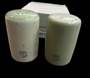 Darling Spring NIB Salt and Pepper Shaker Set Green Dots Farmhouse NEW - Picture 1 of 5