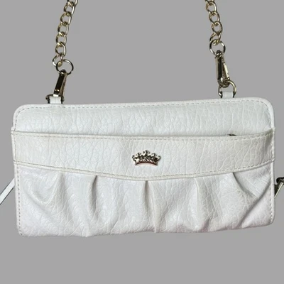 Cartera sin asas Juicy Couture blanca de cuero suave bandolera correa de cadena ajustable Foto 1 de 4