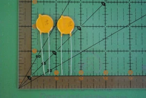 .1uF 500v Vishay Cera-Mite Sprague Condensatore Ceramico 20% 565R5GAP10 AUDIO 2pcs  - Foto 1 di 5