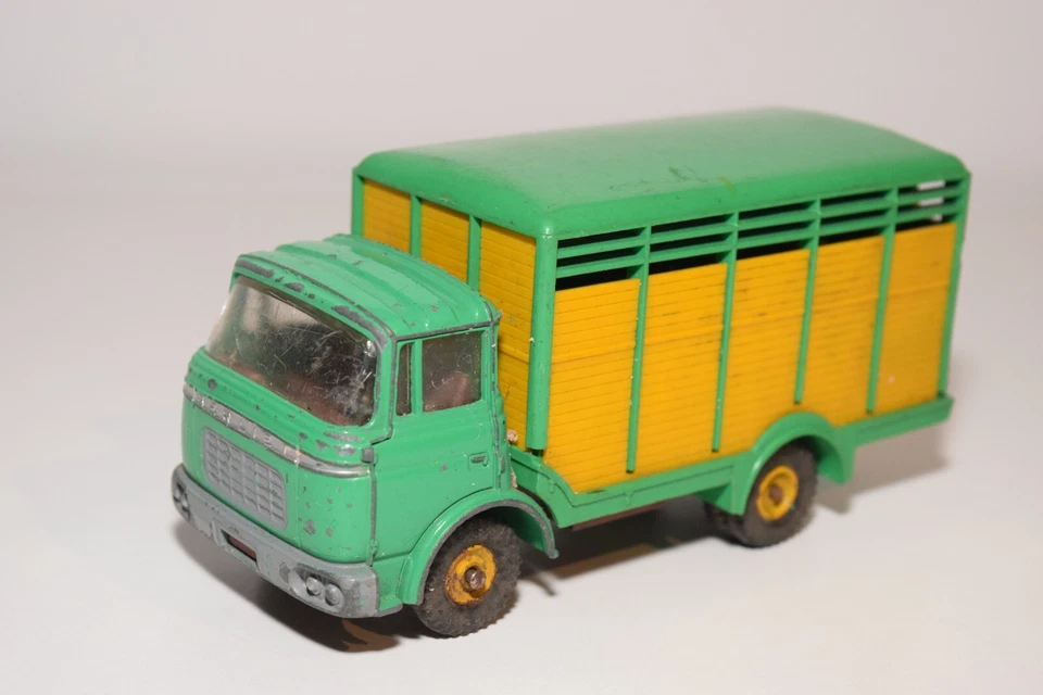 Camión de ganado A82 1:43 DINKY TOYS 577 BERLIET GAK BETAILLERE EXCELENTE Foto 1 de 4
