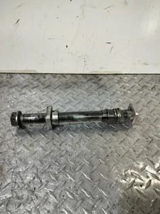 2001-2005 SUZUKI GSXR 600 750 OEM REAR AXLE ASSEMBLY WITH SPACERS - Imagen 1 de 5