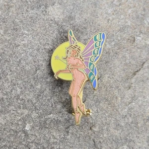 Fee Nymphe Flügel Zauberstab Mond Vintage Fantasy Frau Emaille Ansteck Hut Pin Schmuck - Bild 1 von 4