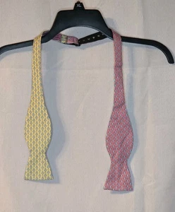 Vineyard Vines Martha's Vineyard Silk Adjustable Shark Print Bow Tie Colorful - Picture 1 of 4
