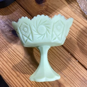Vantage 1970's FENTON Lime Sherbet Satin Footed Pedestal Pinwheel Bowl - Picture 1 of 5