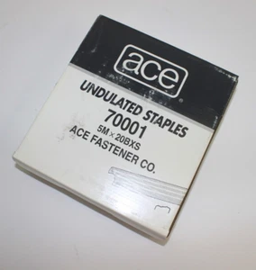 100K Ace 70001 Wellige Heftklammern für 07020 Haarschneidemaschine Zange 20 Schachteln à 5000/Box - Bild 1 von 2
