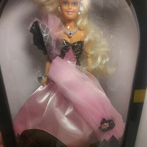 Muñeca Sandi 1994 vintage rosa totado/vestido moda muñeca Barbie coleccionable. Nuevo en caja - Imagen 1 de 12
