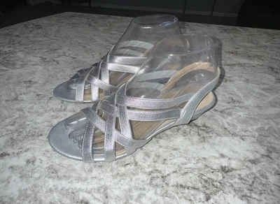 Sandalias de cuña LifeStride Yung plateadas con tiras de 1,5" 6M EU 36 NUEVAS Foto 1 de 4