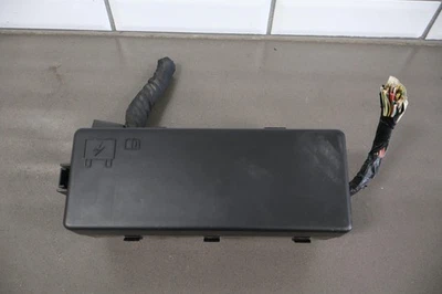 Dodge Challenger Trunt 2014 montaje de caja de fusibles OEM P68214923AA Foto 1 de 4